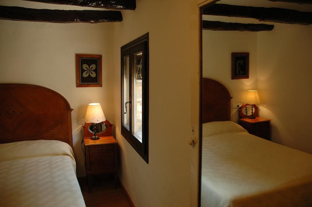 Habitaciones Con Encanto - Cal Alejandro Montsonis Room photo